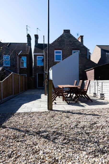 Fully Refurbished Property-March 22-Next To Beach Lowestoft Exterior photo